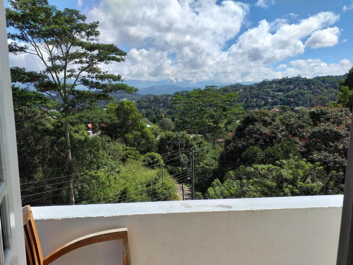 Crown Hills Kandy Inn Kültér fotó